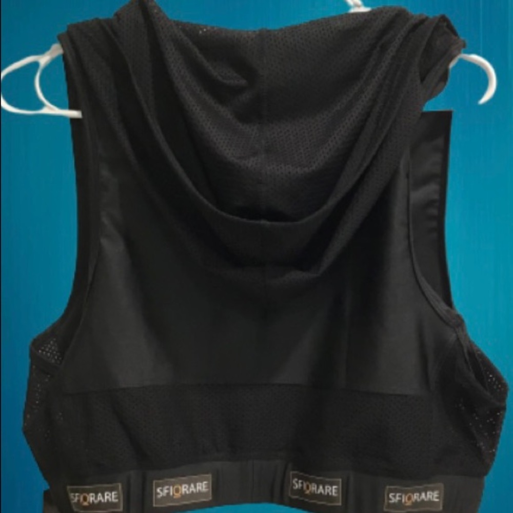 Women hooded athletic bra